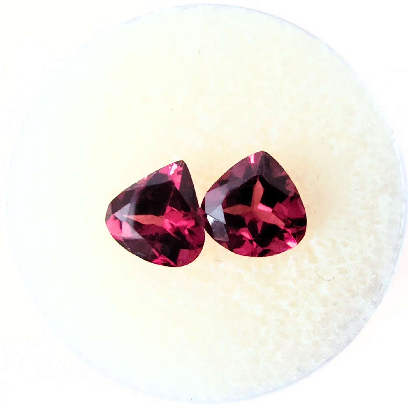 GAR-1010 Garnet, Faceted Pair