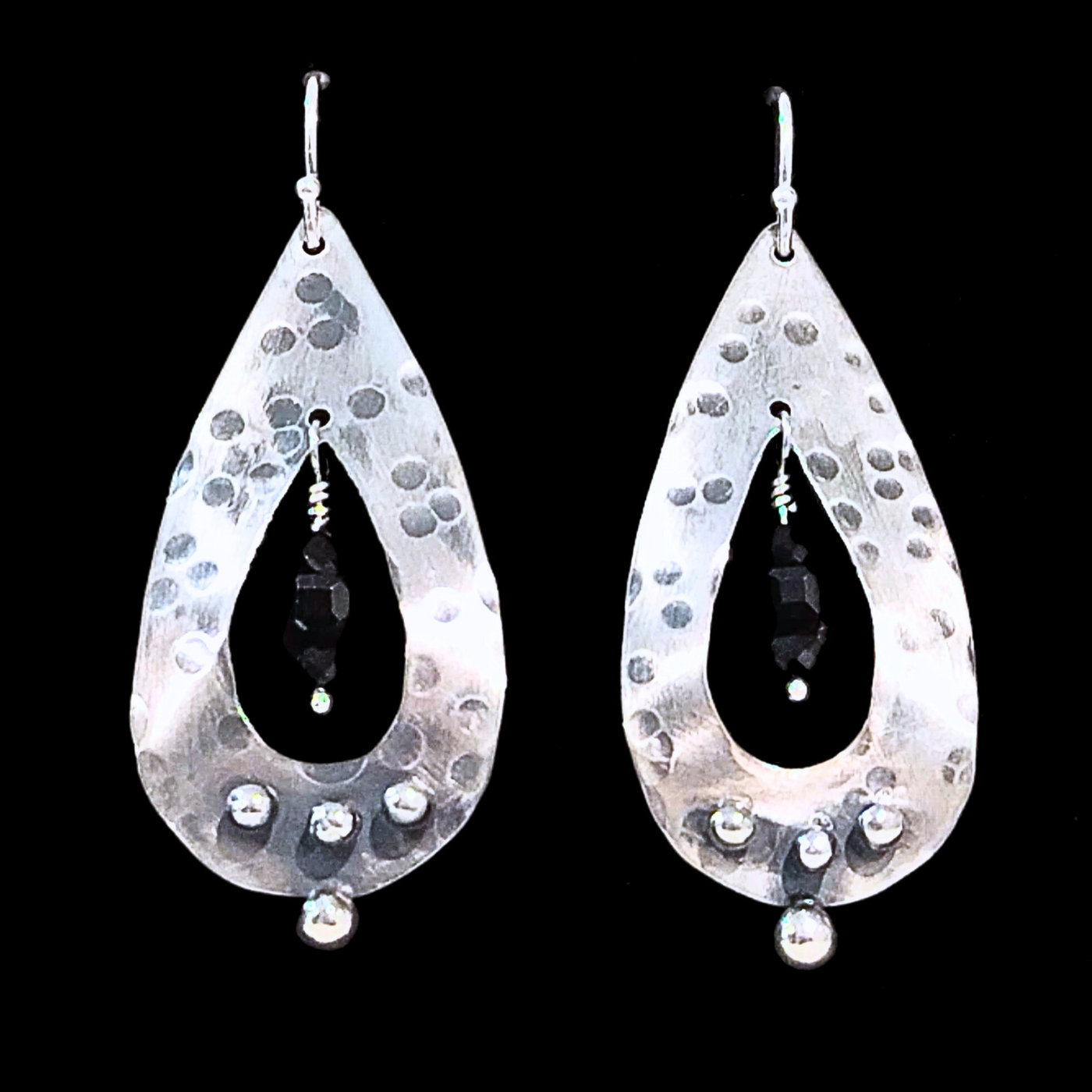 DS-401 Sterling Silver Teardrop Earring With Black Spinel