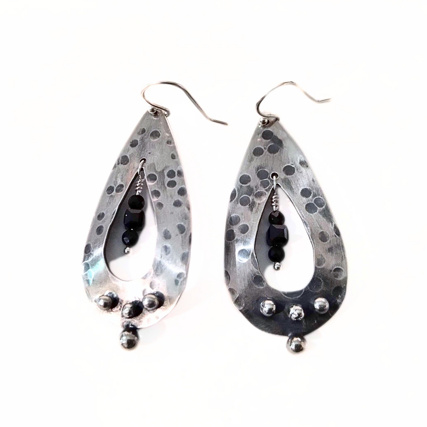 DS-401 Sterling Silver Teardrop Earring With Black Spinel