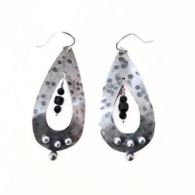 DS-401 Sterling Silver Teardrop Earring With Black Spinel