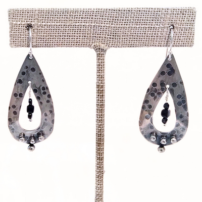 DS-401 Sterling Silver Teardrop Earring With Black Spinel